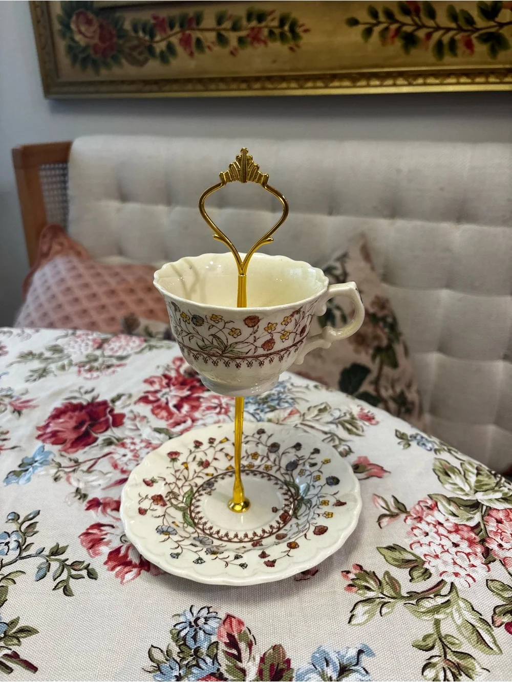 Vintage Floral Teacup Tiered Stand in White and Gold